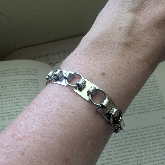 Silver Geometric Chain Bracelet - Picture 7 of 9